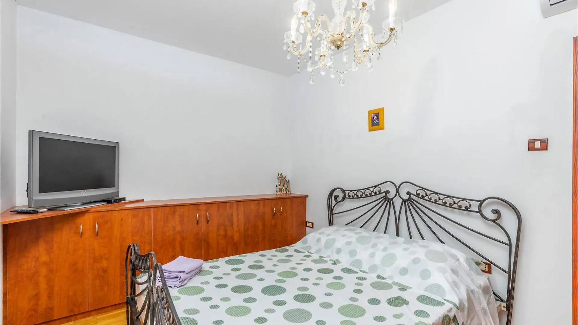 Beautiful Home In Spincici With Kitchen 카스타브