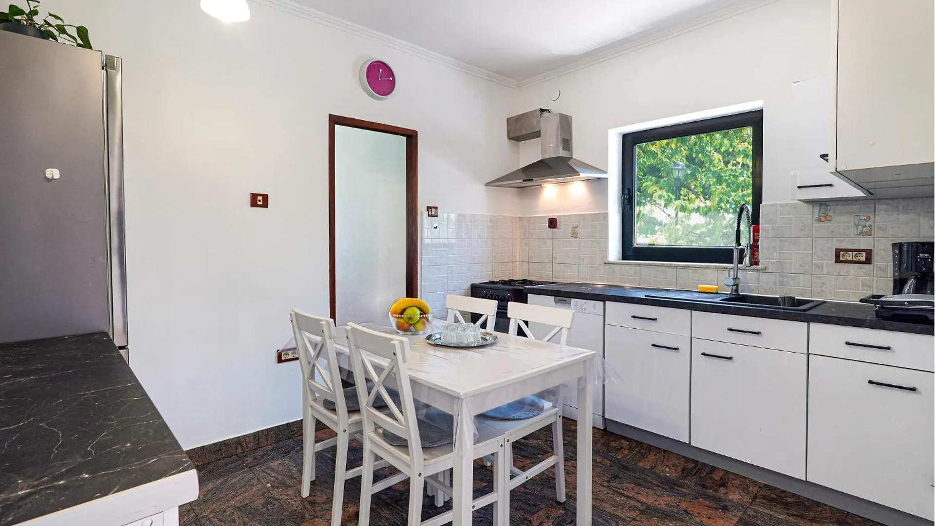 Beautiful Home In Spincici With Kitchen 카스타브